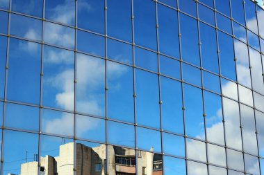 gökyüzünde cam windows yansıması