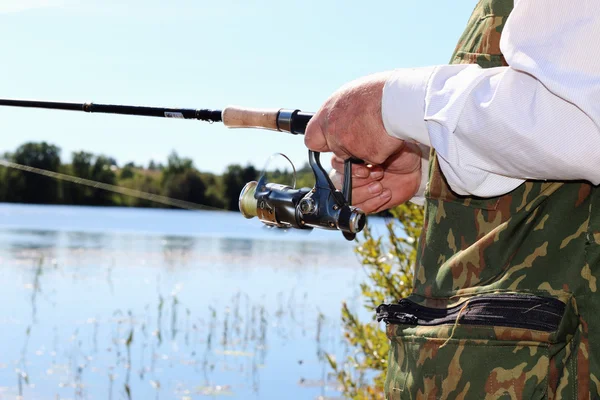 Girando pescador lago paisaje — Foto de Stock