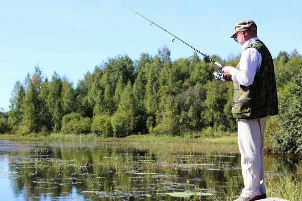 Girando pescador lago paisaje — Foto de Stock