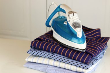 gömlek ve el Ütü, yığın