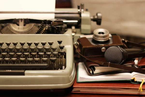 Retro máquina de escribir carta papel — Foto de Stock