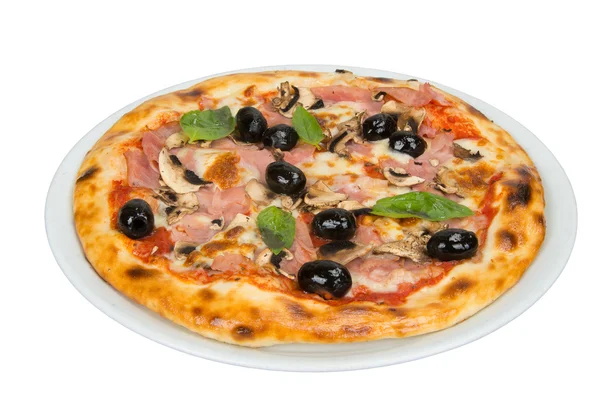 Pizza com molho de tomate, bacon, cogumelos e azeitonas . — Fotografia de Stock