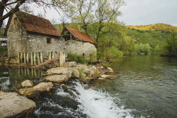 Slovenya Kolpa Nehrinde Küçük Bir Taş Baraj Terk Edilmiş Bir — Stok fotoğraf