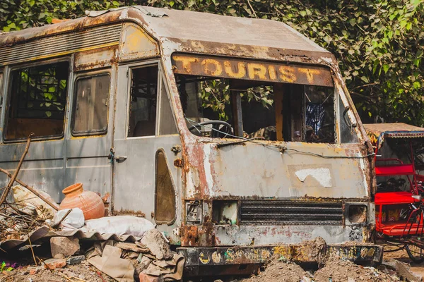 Een Verlaten Roestige Gesloopt Toeristische Bus New Delhi India — Stockfoto