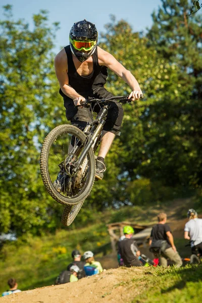 Frontal Shot Mountainbiker Jumping Dirt Jump Bike Park — Stock Photo, Image