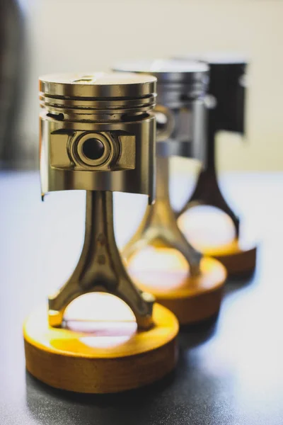 Ödül Zafer Kupası Olarak Kullanılan Bir Piston Seti Altın Gümüş — Stok fotoğraf