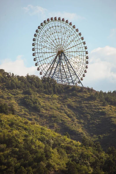 Ruské Kolo Vrcholu Kopce Jako Součást Parku Mtatsminda Tbilisi Georgia — Stock fotografie