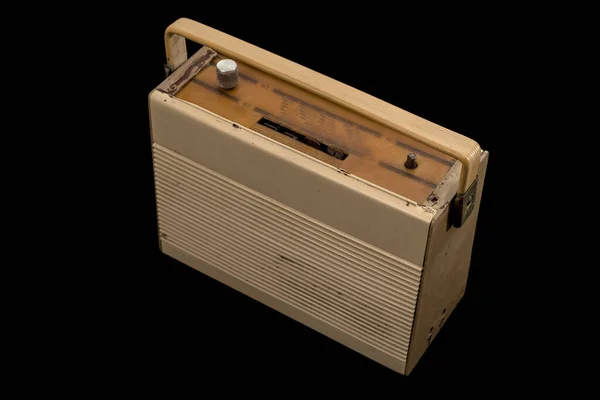 Старое Транзисторное Радио Шестидесятых Семидесятых Годов Пластиковом Охристом Цвете Изолированный — стоковое фото