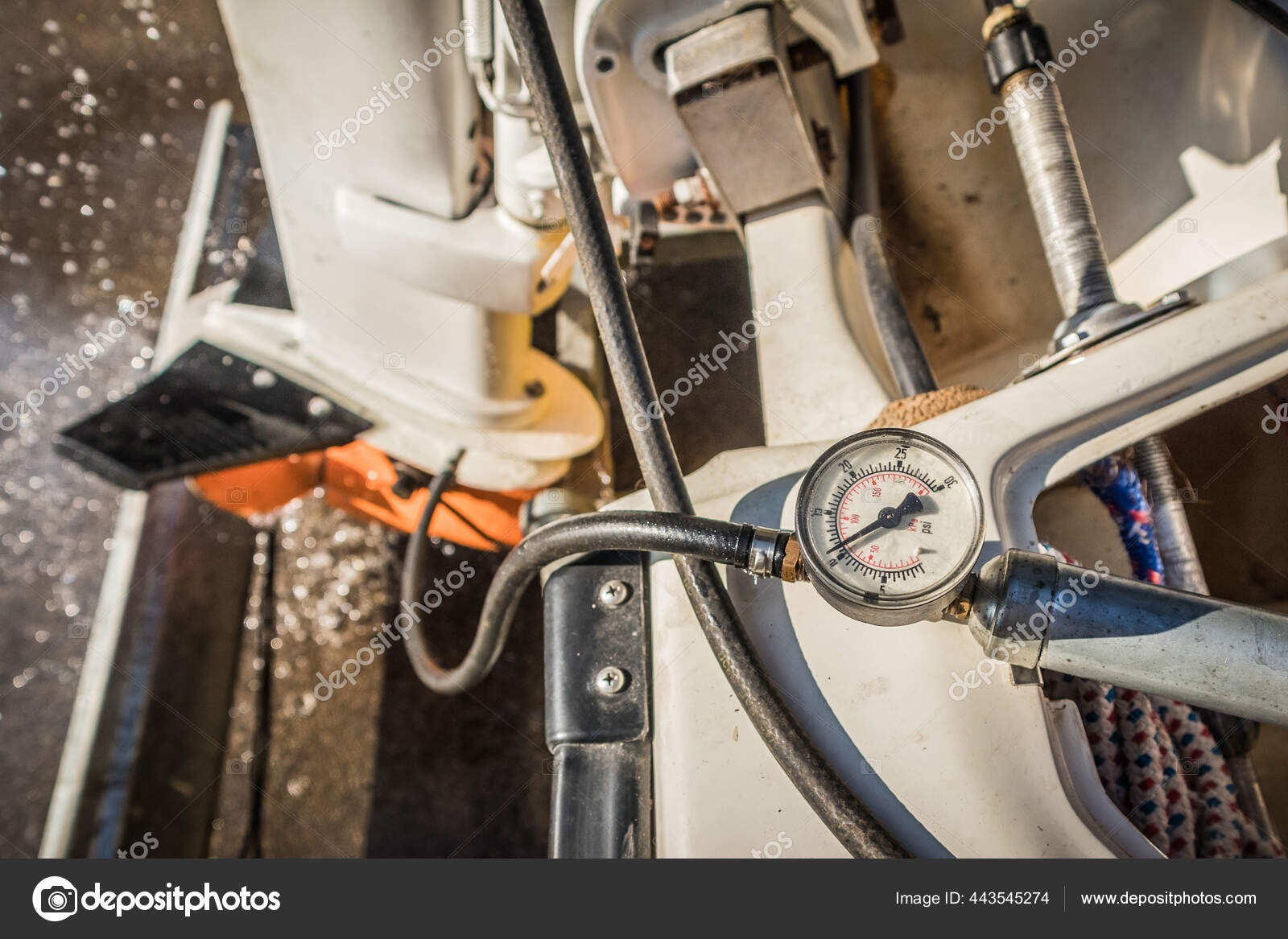 Servicing Lower Unit Outboard Engine Gearbox Testing Sealing Gearbox