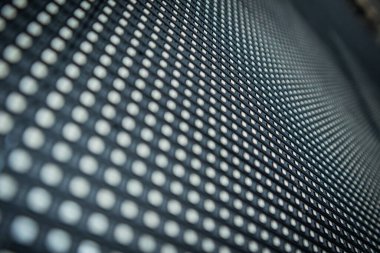 Konserler veya farklı görüntüler için bir LED veya LCD panelinin ayrıntıları. LED ışıkların orta sırasına odaklan, diğerleri de yumuşak odaklı olsun. HD açık hava göstergeleri için LED RGB ışıkları dizisi.