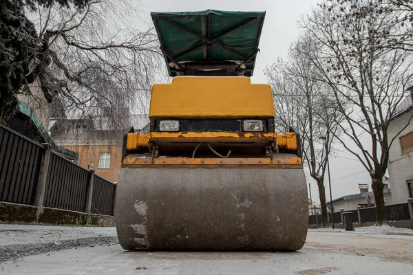 Gul Asfalt Eller Sandroller Förort Renoveringsarbeten Vädret Molnigt Och Lite — Stockfoto