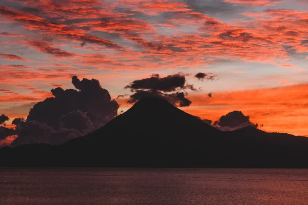 Vista Serale Della Silhouette Del Vulcano San Pedro Affacciato Sul — Foto Stock