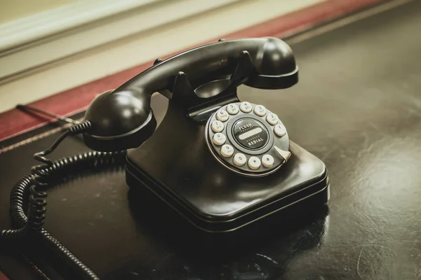 Viejo Teléfono Vintage Sentado Escritorio Oficina Teléfono Línea Giratoria Oldtimer —  Fotos de Stock