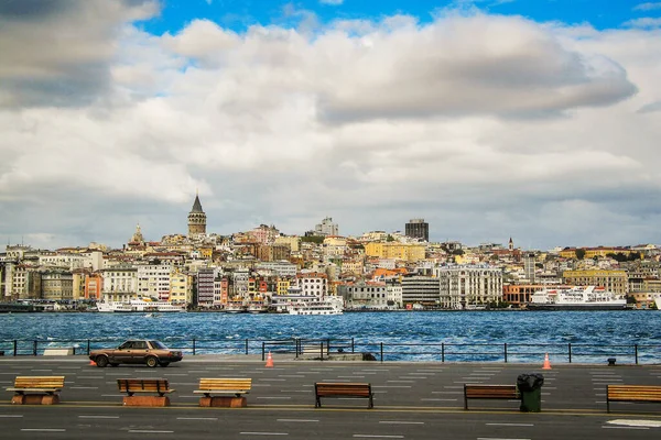 Θέα Προς Beyoglu Και Karakoy Στην Πόλη Της Κωνσταντινούπολης Πάνω — Φωτογραφία Αρχείου