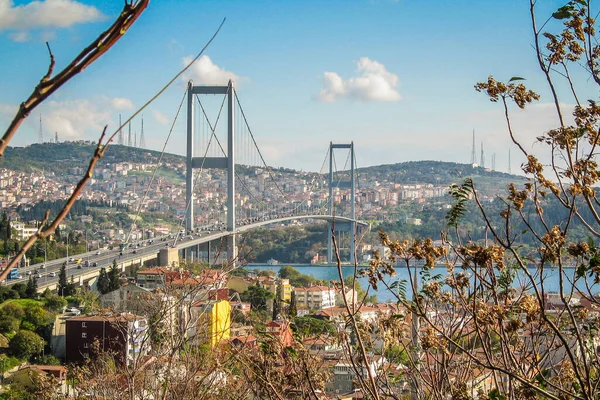 Die Berühmte Euroasiatische Brücke Istanbul Steht Einem Klaren Sonnigen Tag — Stockfoto