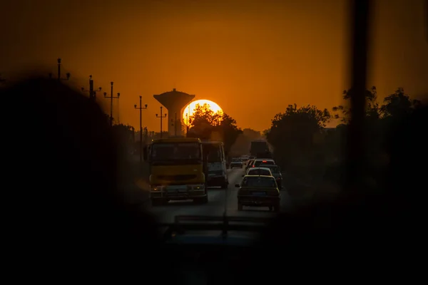 Вечір Проходить Африканських Дорогах Сенегалу Вид Автобуса Захід Сонця Водонапірна — стокове фото