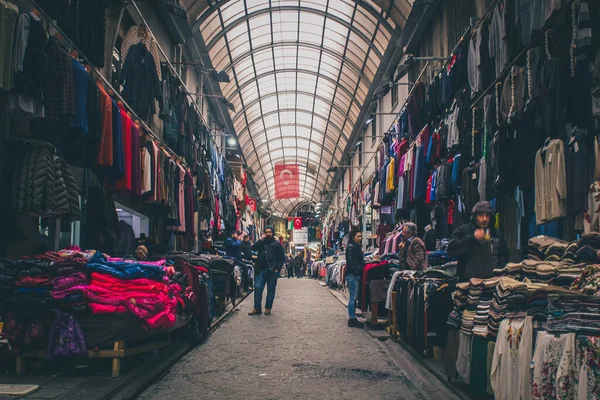 Istanbul Turquía Febrero 2018 Chaquetas Otras Prendas Vestir Cuelgan Por — Foto de Stock