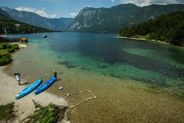 Dois Kayakers Estão Sendo Filmados Com Uma Câmera Vídeo Enquanto — Fotografia de Stock