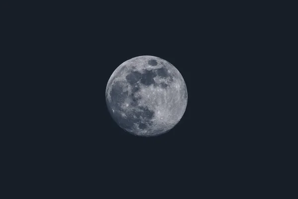 Luna Llena Sobre Oscuro Cielo Fondo Primer Plano Una Luna —  Fotos de Stock