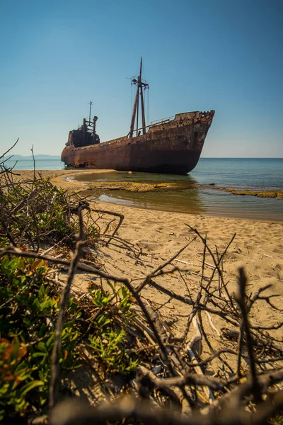 Кораблекрушение Димитриоса Гитио Греция Частично Затонувший Ржавый Металлический Корабль Разлагающийся — стоковое фото