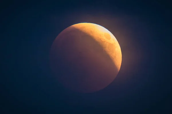 Luna Roja Sangre Eclipse Nebuloso Luna Llena 2018 Imagen Astronómica —  Fotos de Stock