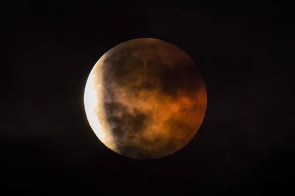 Luna Roja Sangre Cubierta Nubes Eclipse Luna Llena 2018 Imagen —  Fotos de Stock