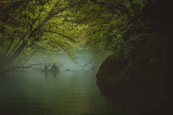 Back View Green Canoe People Misty Foggy River Trees Scary — Stock Photo, Image