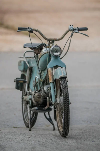 Frontal View Old Blue Moped Scooter 1950 Fifties Retro Vintage — Stock Photo, Image