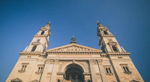 Die Türme Der Berühmten Römisch Katholischen Kathedrale Von Szent Istvan — Stockfoto