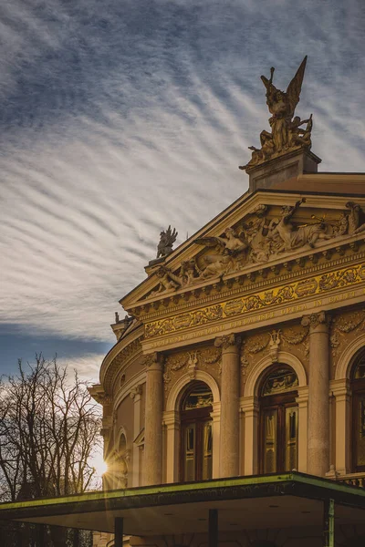 Schönes Opernhaus Ljubljana Slowenien Bei Sonnenuntergang Detail Der Vorderfassade Mit — Stockfoto