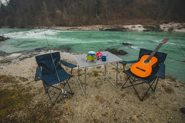 Gitarr Fiskespö Matlagning Och Campingutrustning Som Spis Stolar Och Bord — Stockfoto