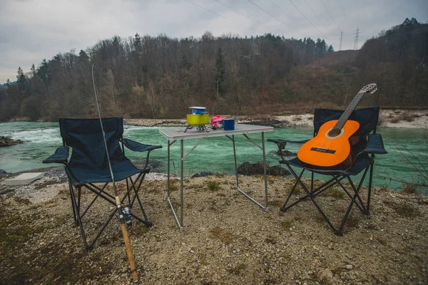 Gitarr Fiskespö Matlagning Och Campingutrustning Som Spis Stolar Och Bord — Stockfoto