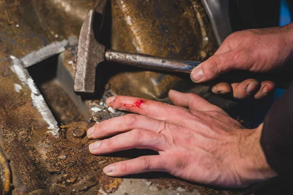 Bloody Hands Finger Man While Fixing Rusty Hole Car Holding — Stock Photo, Image