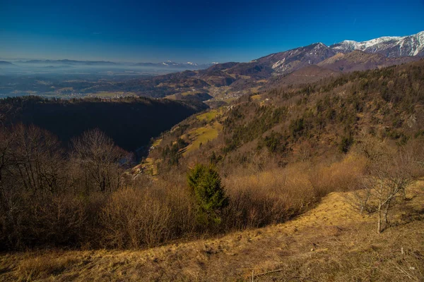 Panorama Výhledem Kostela Sveti Primoz Známém Turistickém Místě Karavanských Alpách — Stock fotografie