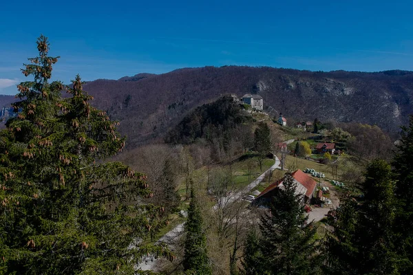 Slovenya Nın Kolpa Kenti Yakınlarındaki Kostel Köyünde Açık Mavi Gökyüzü — Stok fotoğraf