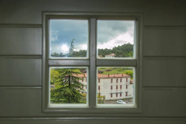 Panorama Ciudad Stanjel Eslovenia Día Nublado Primavera Mirando Través Una — Foto de Stock