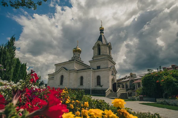 Vackra Landskap Stenar Och Träd Orheiul Vechi Kloster Moldavien Solig — Stockfoto