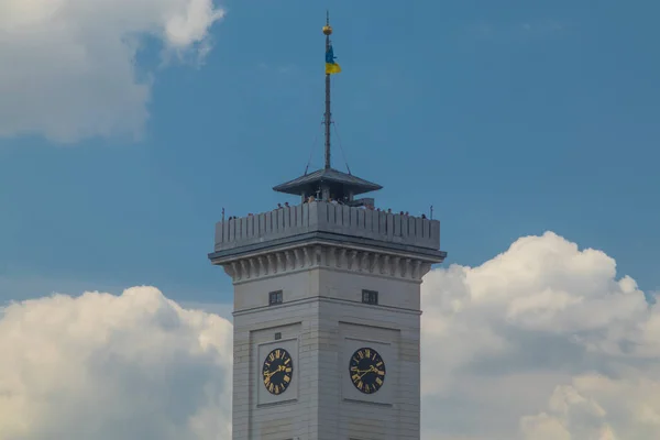 Ukrayna Nın Lviv Kentindeki Belediye Kulesinin Ayrıntıları Güneşli Bir Günde — Stok fotoğraf