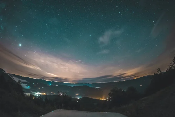 Slovenya Nın Osilnica Köyünün Yukarısındaki Yıldızlı Gece Manzarası Güneye Bakıyor — Stok fotoğraf