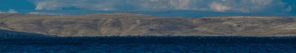 Panorama Drsné Scenérie Skalami Křovisky Ostrově Pag Chorvatsko Během Horkých — Stock fotografie