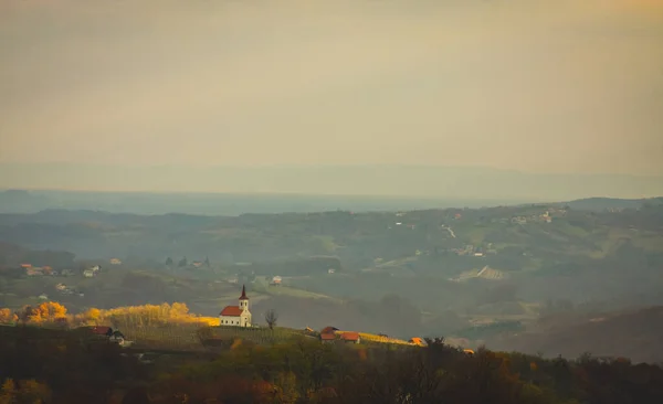 Einsame Kirche Herbstlichen Ambiente Der Region Bela Krajina Oder Weißkrainer — Stockfoto