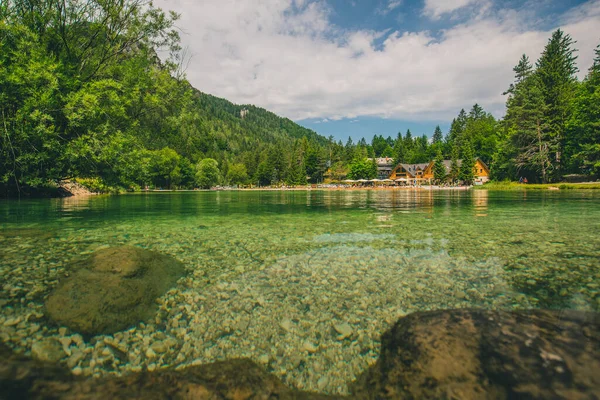 Красивое Зеленое Альпийское Озеро Ясна Краньска Гора Хорошее Место Отдыха — стоковое фото