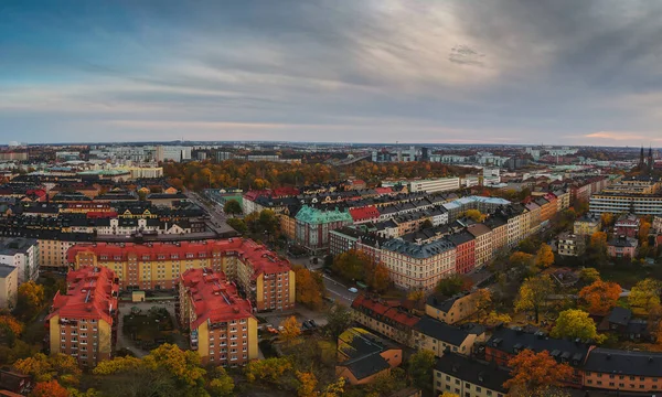 Stockholm Şehir Manzarasının Güzel Bir Manzarası Sonbaharın Ilk Saatlerinde Skinnarviksberget — Stok fotoğraf