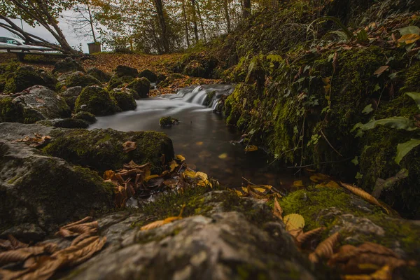 Bron Van Krka Rivier Nabijheid Van Ingang Van Poltarica Grot — Stockfoto