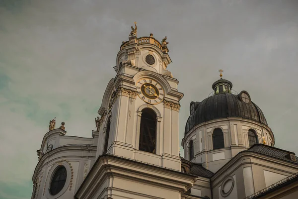 Fassade Der Kollegienkirche Salzburg Blickt Einem Trüben Grauen Herbsttag Von — Stockfoto