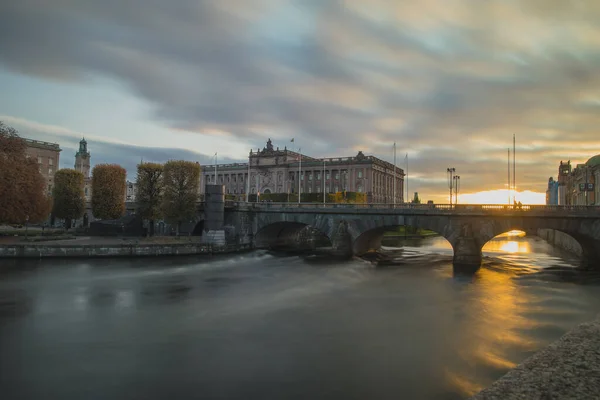 Riksdagshuset Med Sin Nyklassiska Fasad Centrala Stockholm Solig Höstdag Lång — Stockfoto