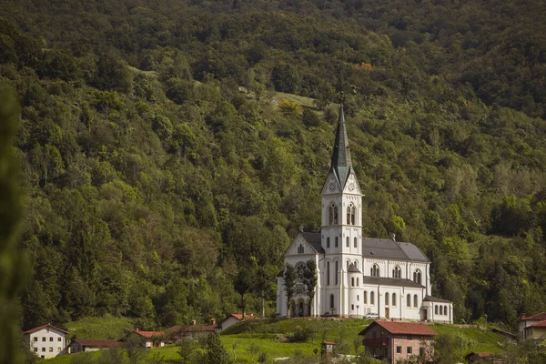 Bela Igreja Coração Jesus Aldeia Dreznica Perto Kobarid Dia Outono — Fotografia de Stock