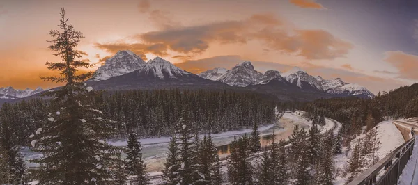 Panorama Famosa Curva Morant Cerca Del Lago Louise Alberta Canadá —  Fotos de Stock