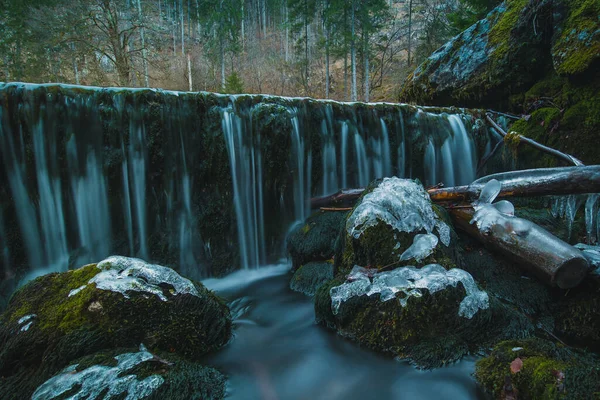Små Frusna Vatten Dammen Vid Floden Våren Kamniska Bistrica Slovenien — Stockfoto