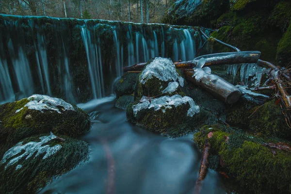 Kleine Bevroren Waterdam Bij Rivierbron Van Kamniska Bistrica Slovenië Droge — Stockfoto